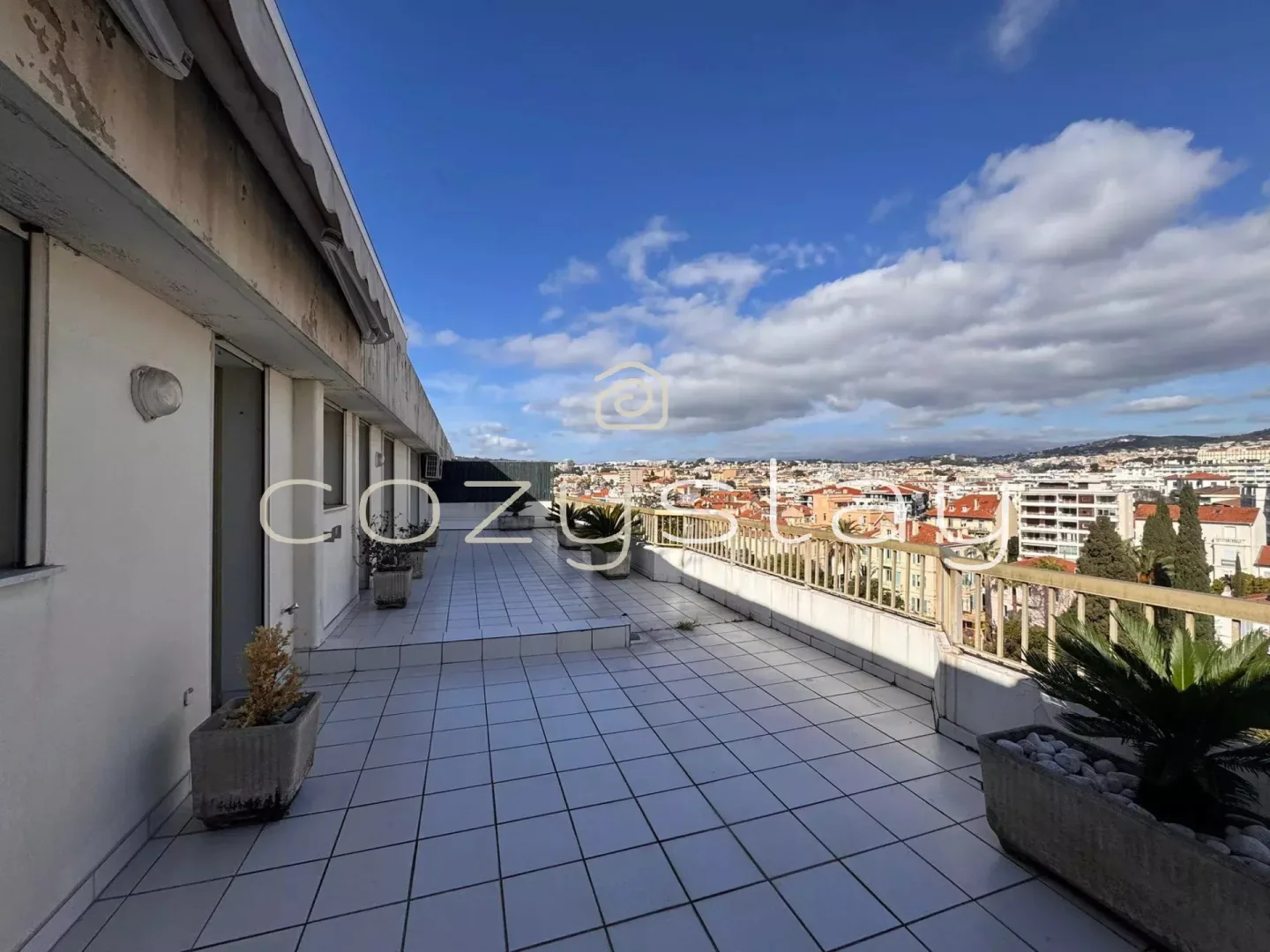 Luxury Penthouse with Panoramic Sea Views in Cannes — 3
