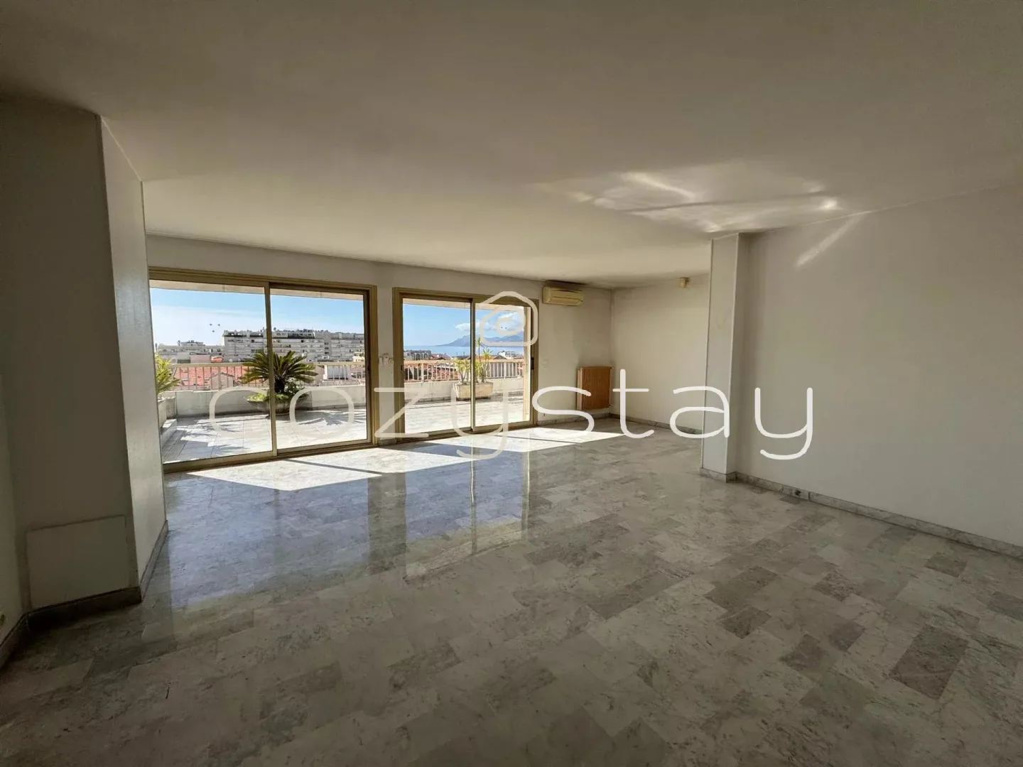 Luxury Penthouse with Panoramic Sea Views in Cannes — 5