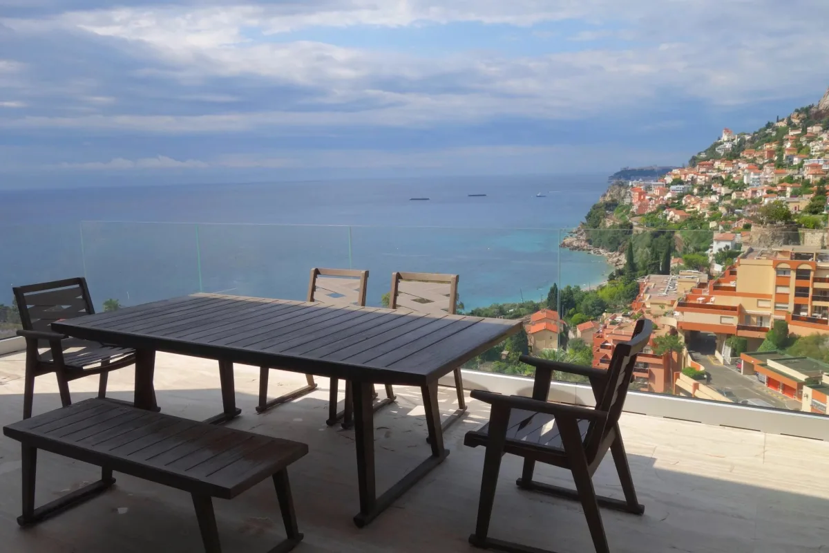 Luxury Villa with Sea Views in Roquebrune-Cap-Martin — 1