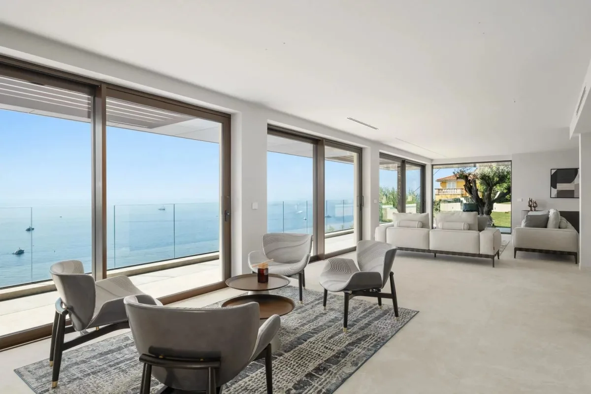 Contemporary Villa with Panoramic Mediterranean Views in Roquebrune-Cap-Martin — 3