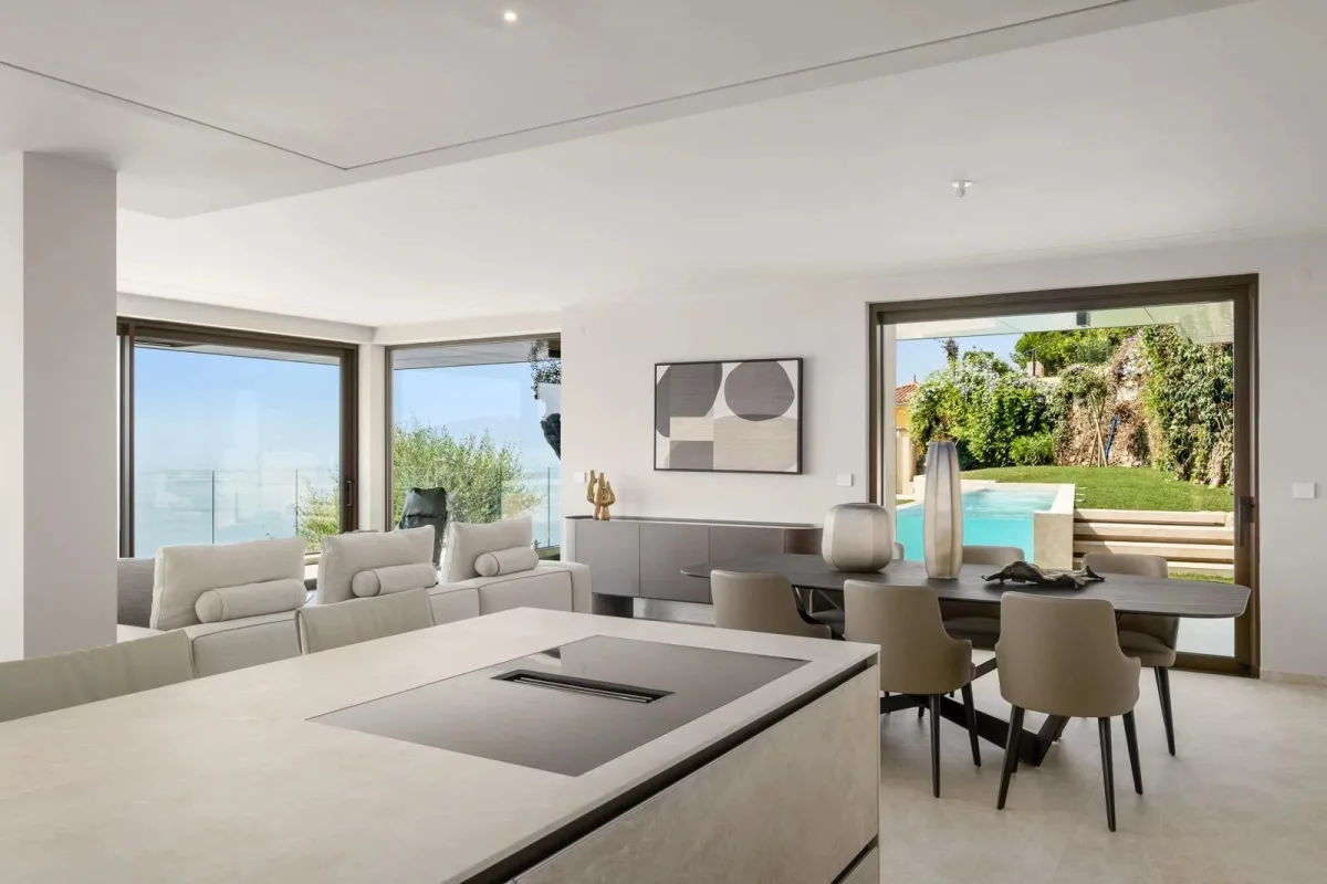 Contemporary Villa with Panoramic Mediterranean Views in Roquebrune-Cap-Martin — 5