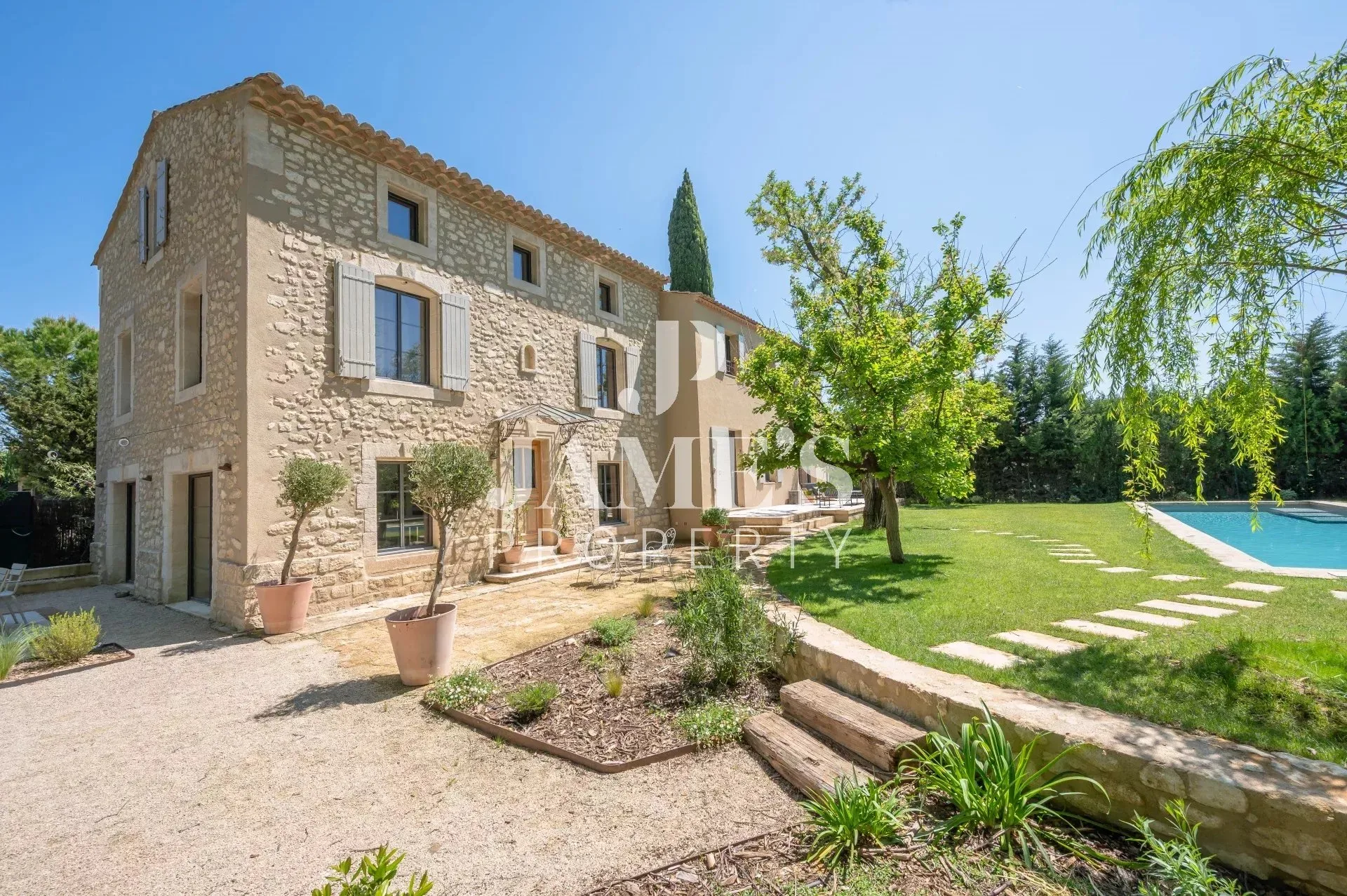 Prestigious Renovated Property with Pool in Paradou — 1