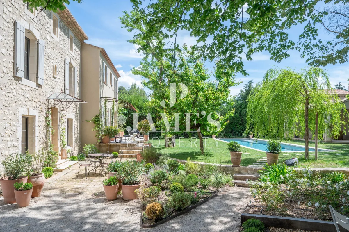 Prestigious Renovated Property with Pool in Paradou — 2