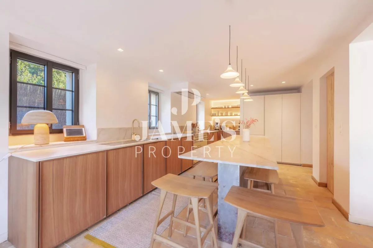 Prestigious Renovated Property with Pool in Paradou — 3