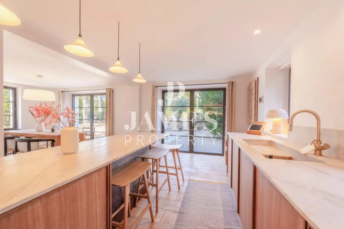 Prestigious Renovated Property with Pool in Paradou — 4