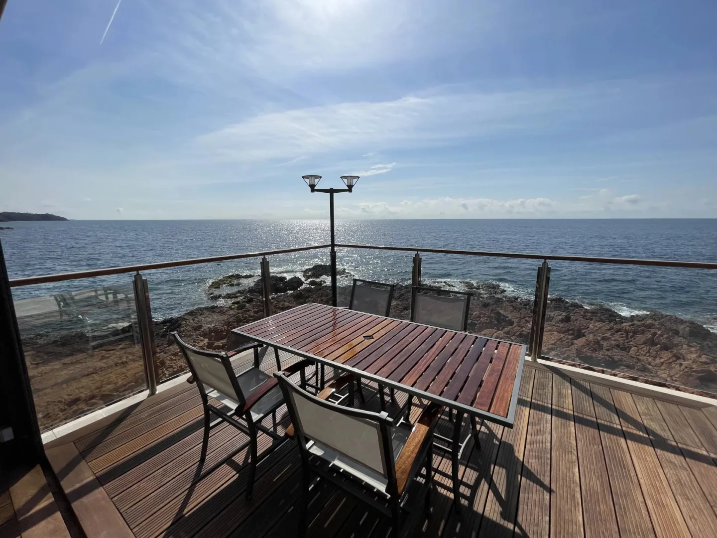 Waterfront Villa with Pool Between Saint-Raphaël and Le TrayasWaterfront villa 224 m² — 2
