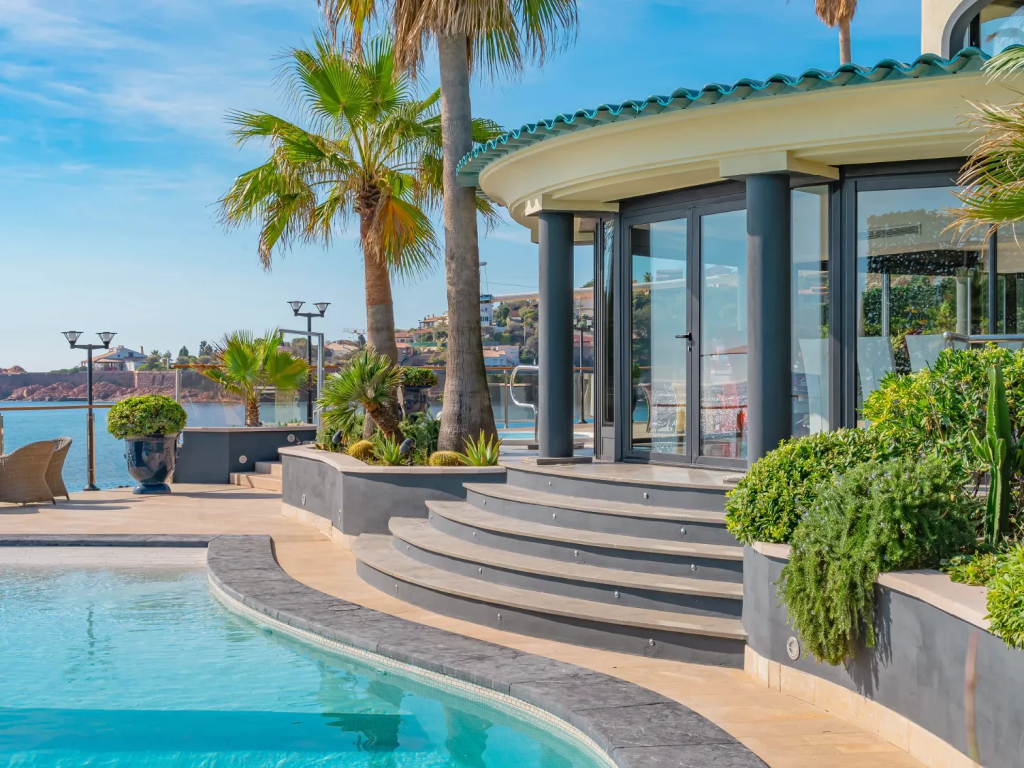 Waterfront Villa with Pool Between Saint-Raphaël and Le TrayasWaterfront villa 224 m² — 5