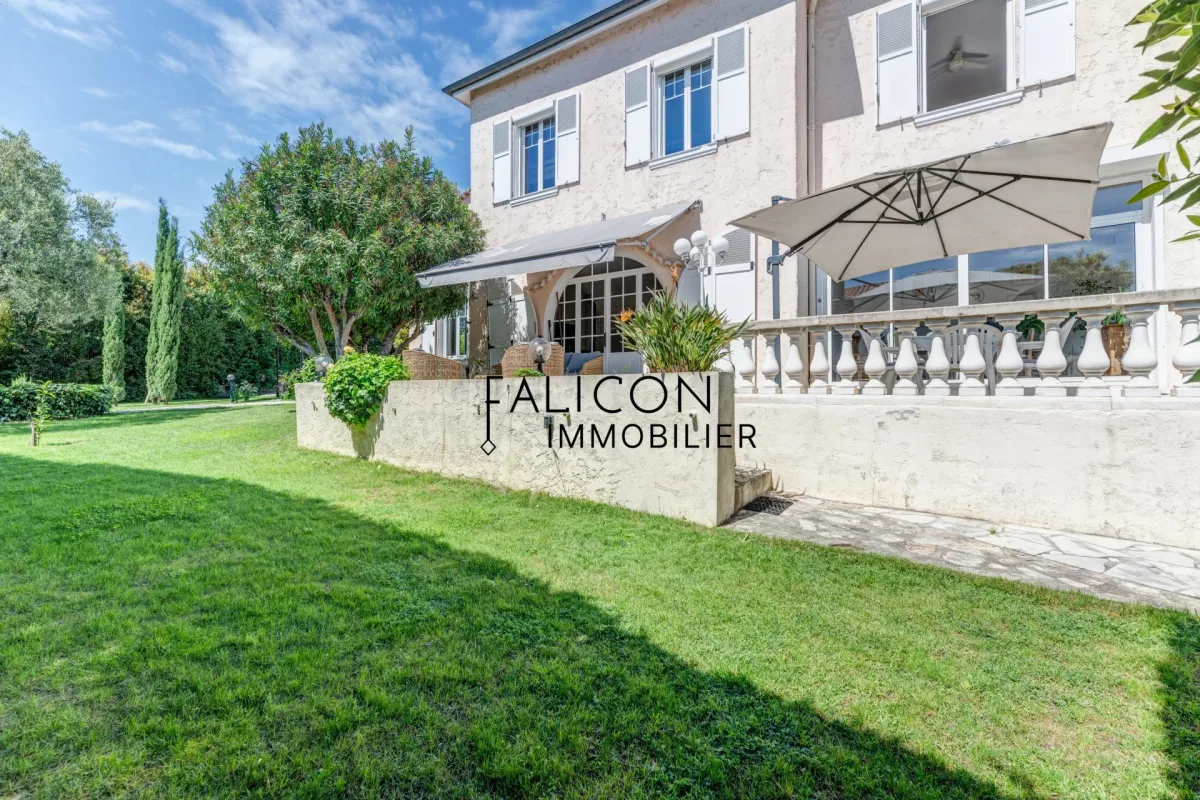 Period Villa with Panoramic Sea Views in Nice — 1