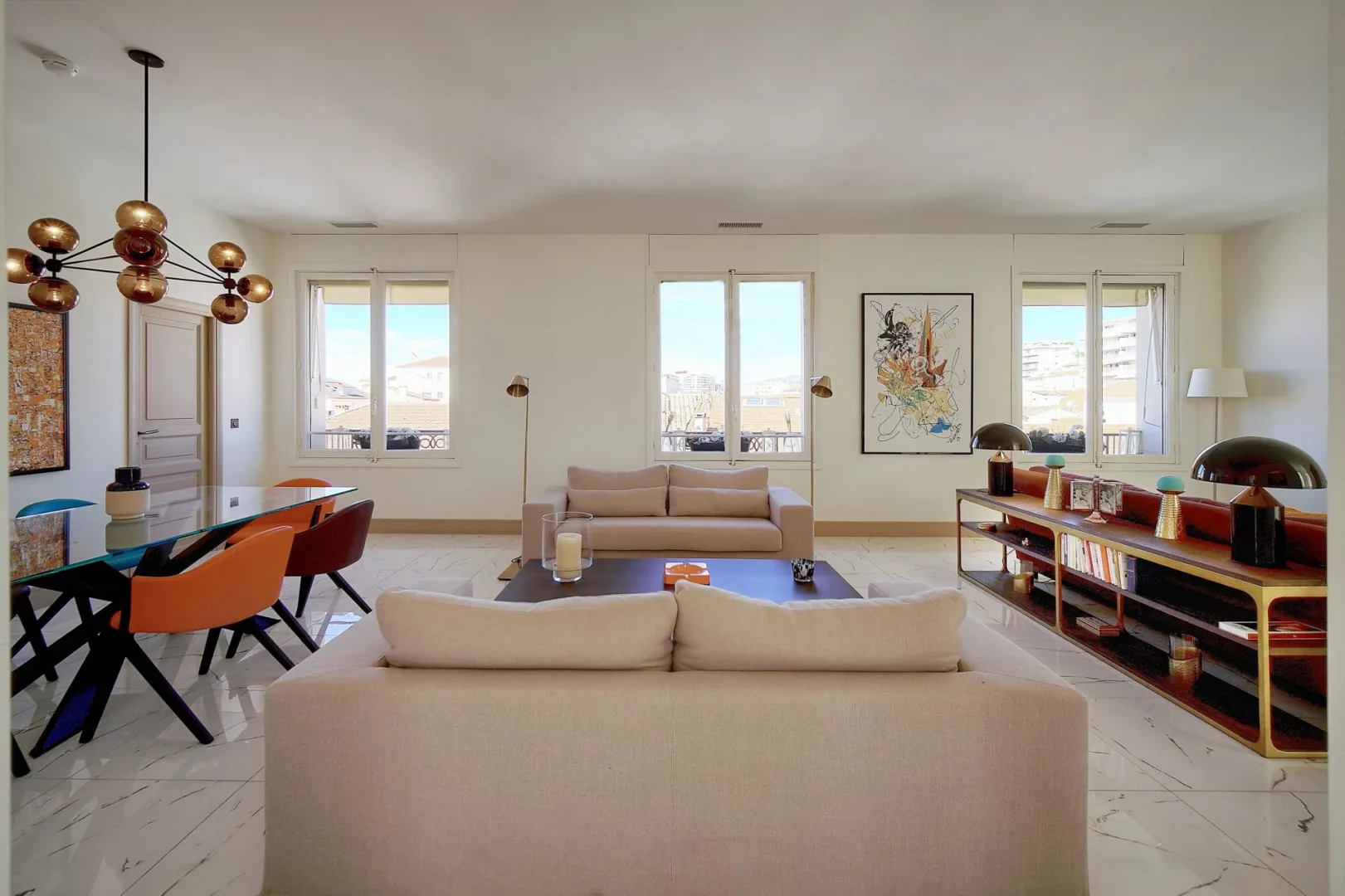 Prestigious Renovated Apartment Facing the Palais des Festivals — 1