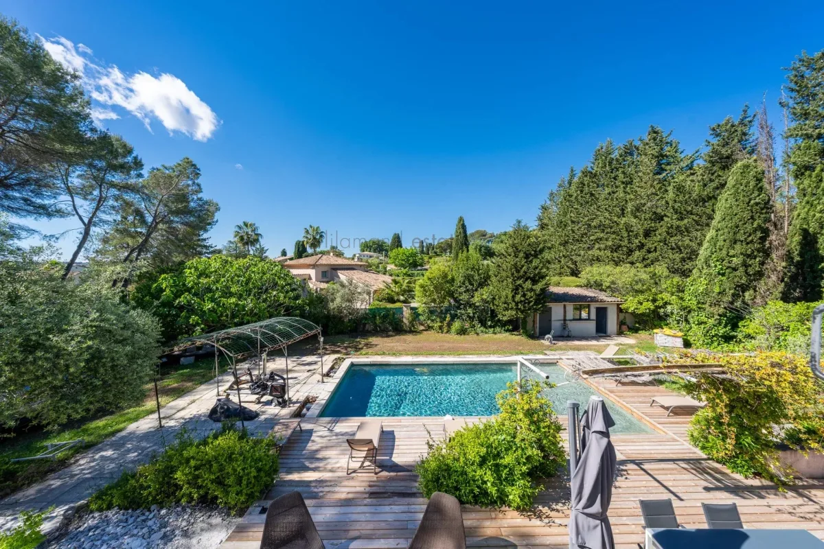 Villa with Pool in the Sought-After Camps Lauvas District — 3