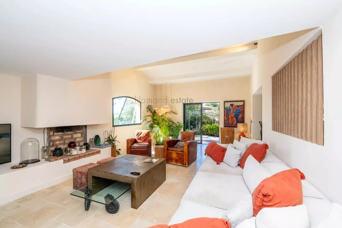 Villa with Pool in the Sought-After Camps Lauvas District — 5