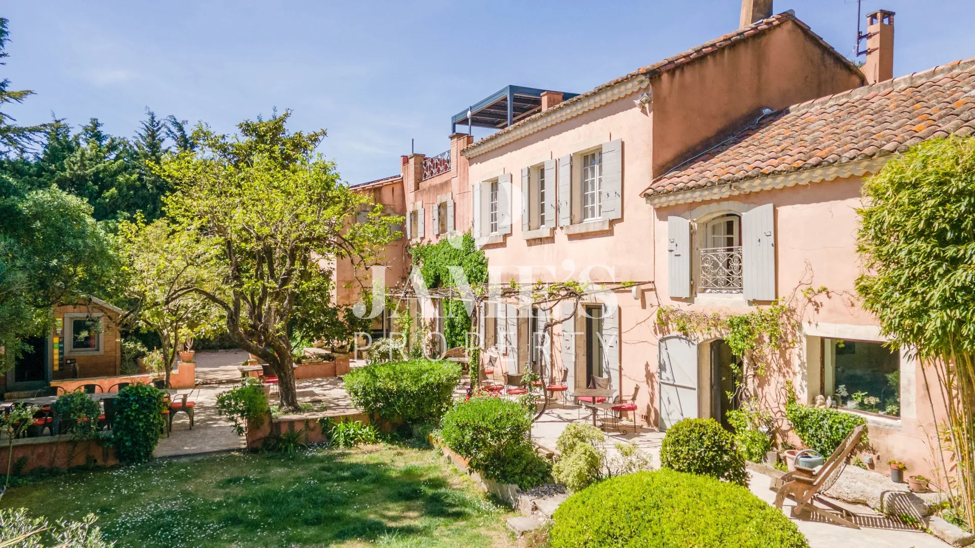 Character Property with Pool in the Heart of Paradou — 1
