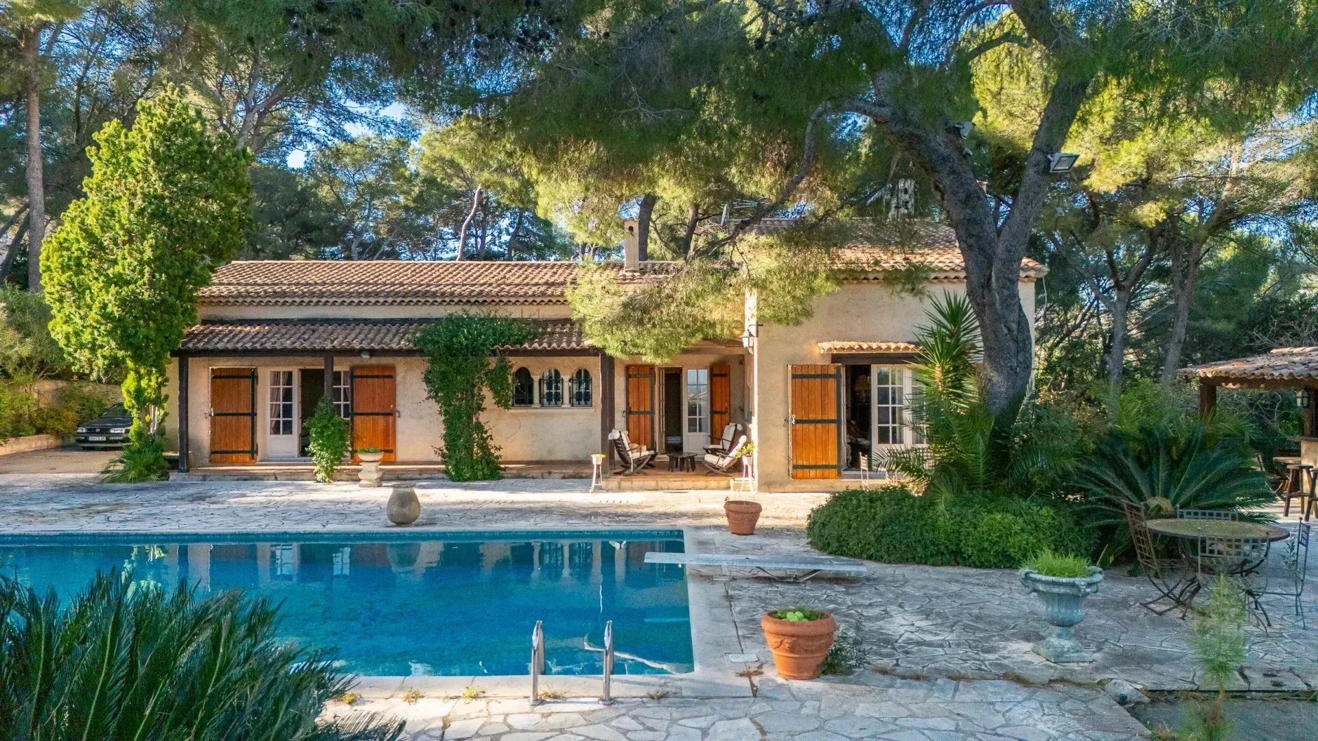 Prestige Villa with Sea Views in Vallauris — 1