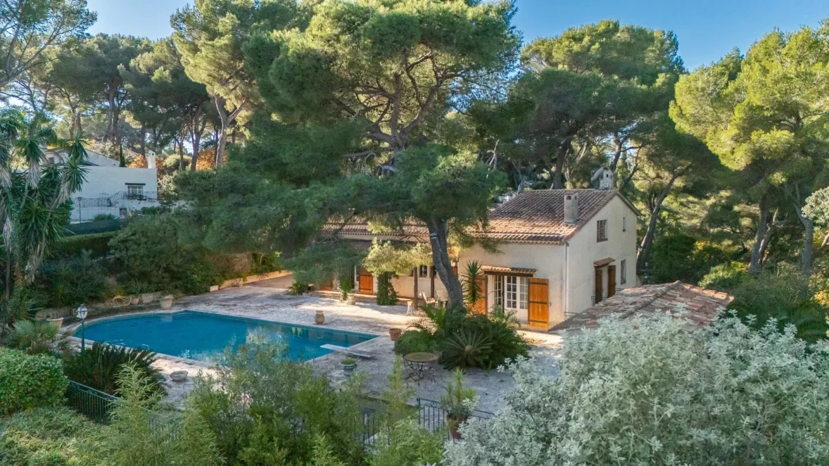 Prestige Villa with Sea Views in Vallauris — 3