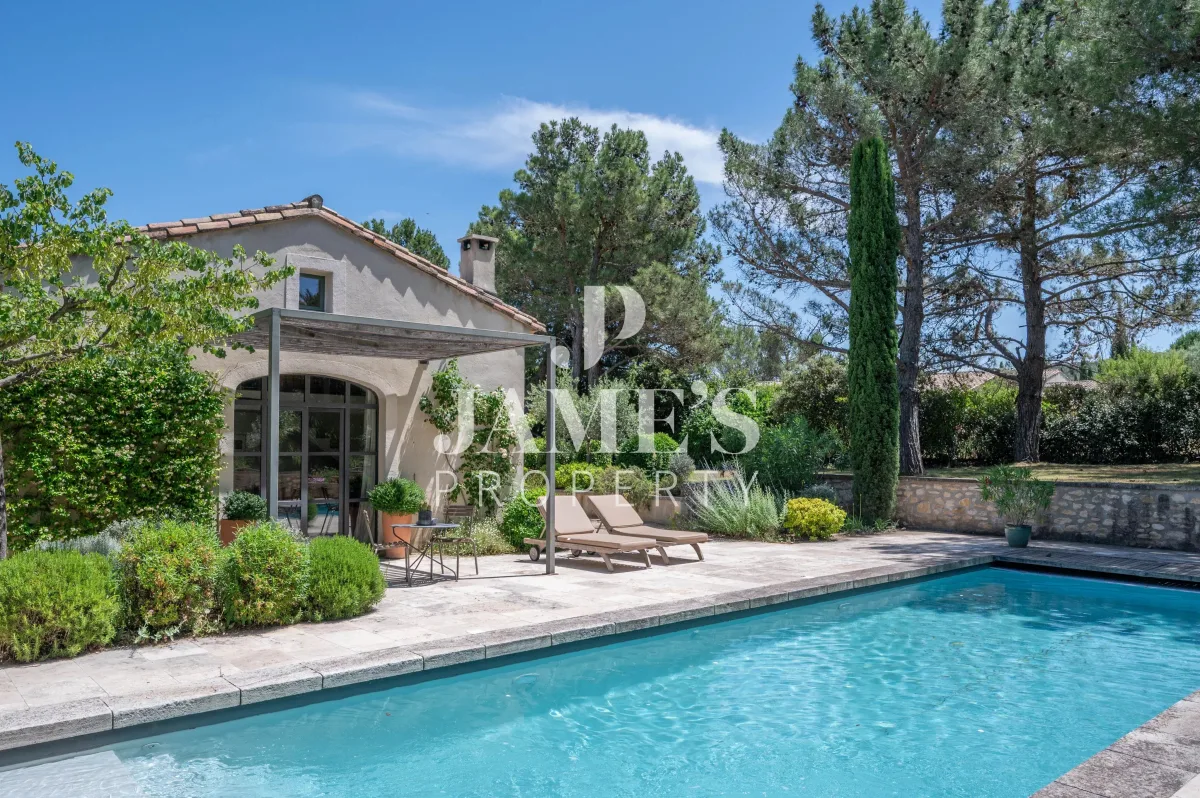 Luxury Property with Heated Pool in Eygalières — 2