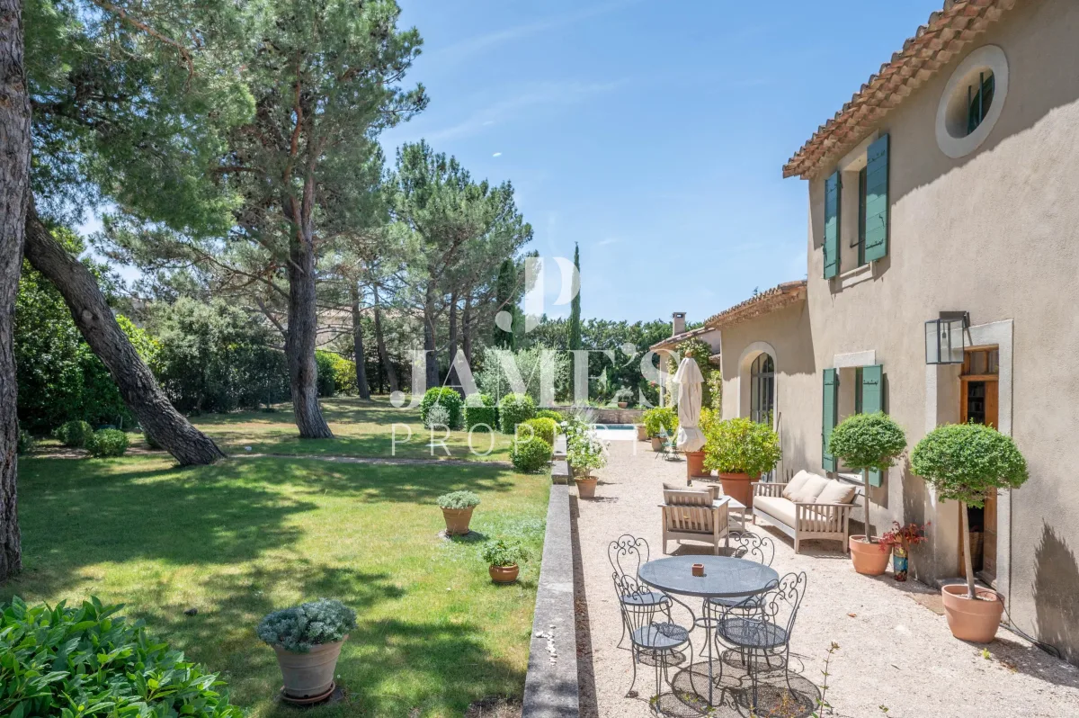 Luxury Property with Heated Pool in Eygalières — 3