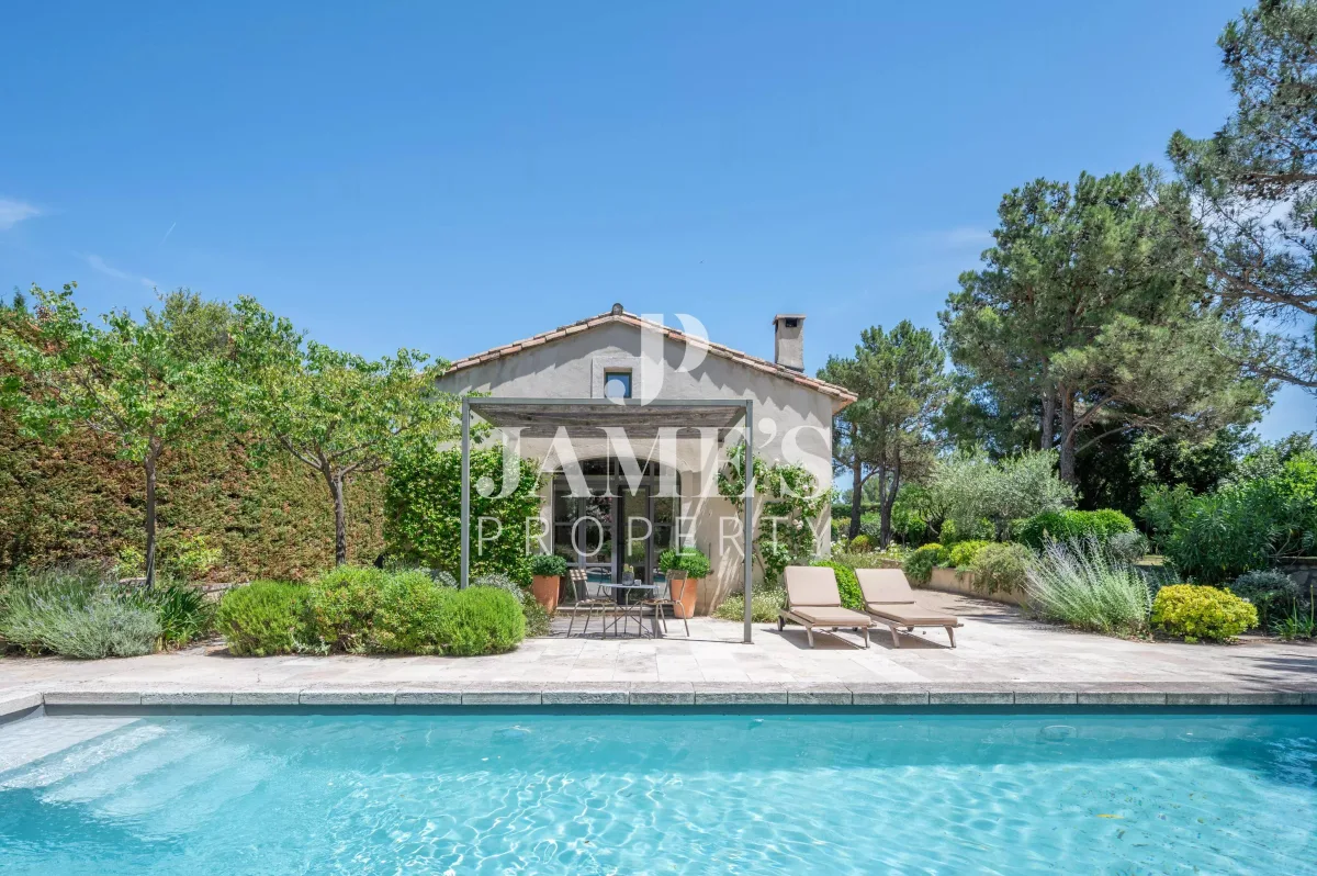Luxury Property with Heated Pool in Eygalières — 4