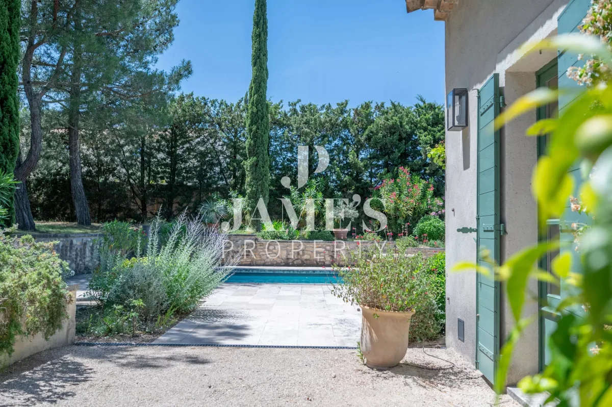 Luxury Property with Heated Pool in Eygalières — 5