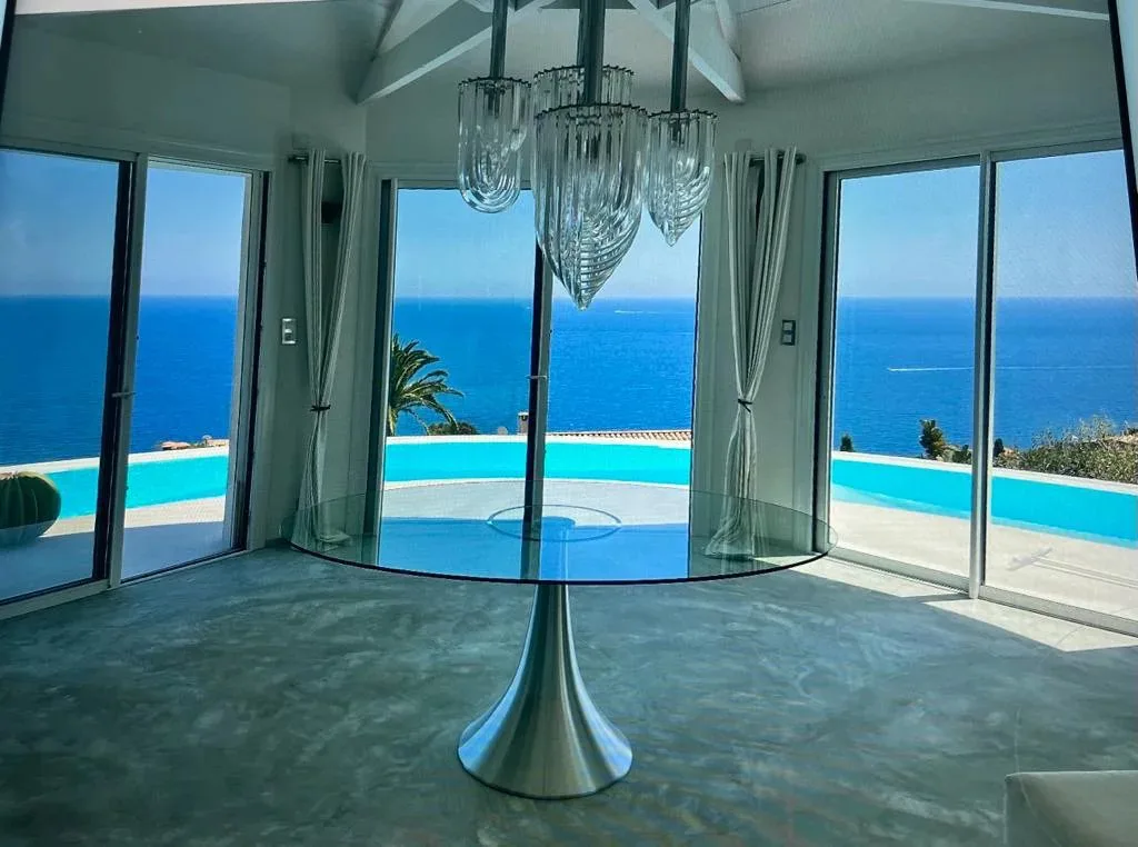 Prestige Villa with Panoramic Sea Views in Le Trayas — 3
