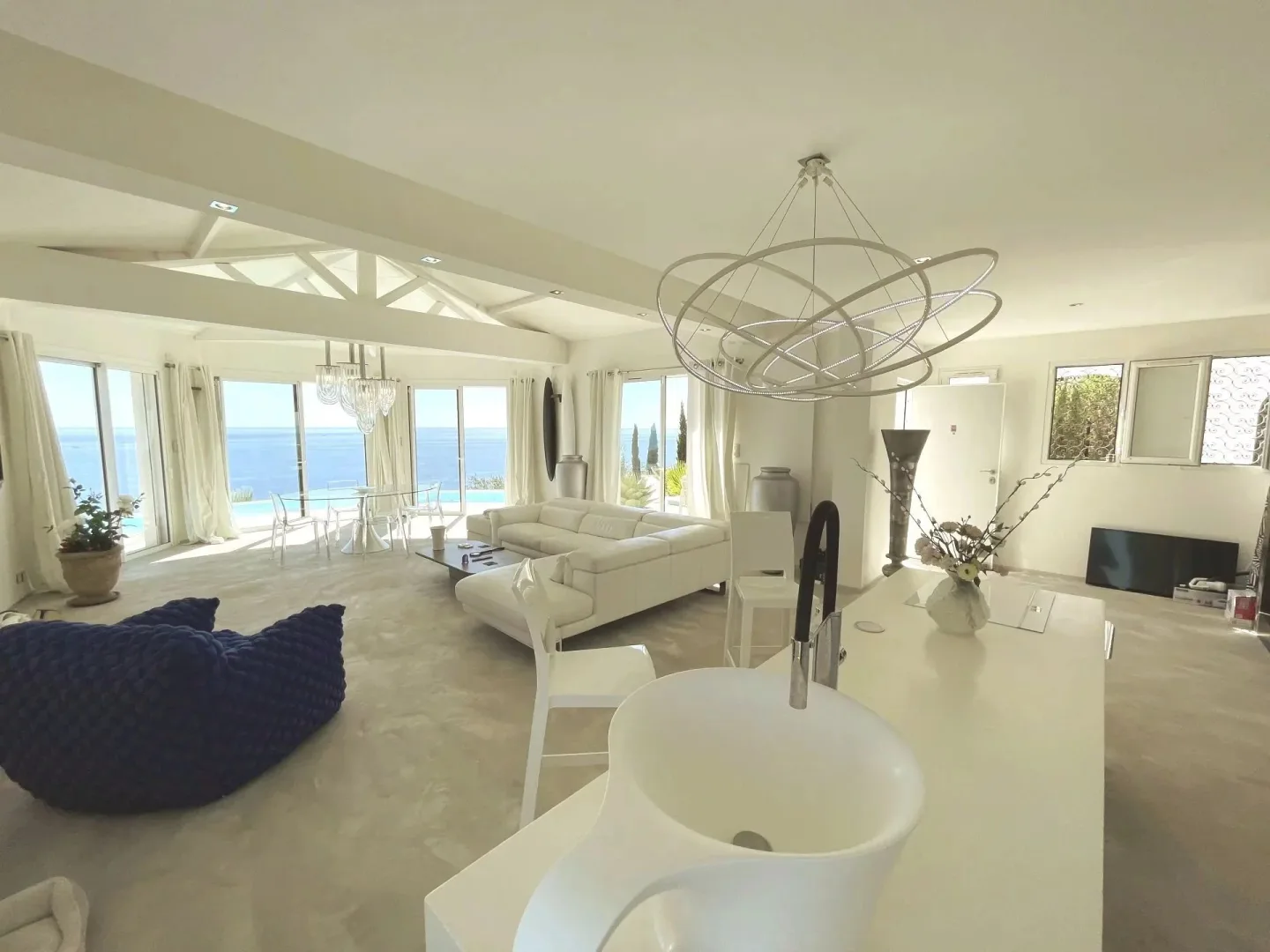 Prestige Villa with Panoramic Sea Views in Le Trayas — 4