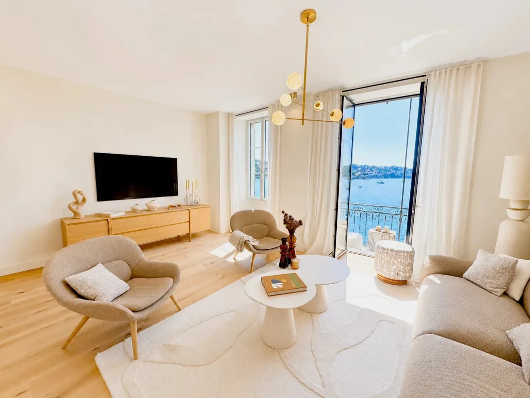 Luxury Apartment on the Seafront in Villefranche-sur-Mer — 3