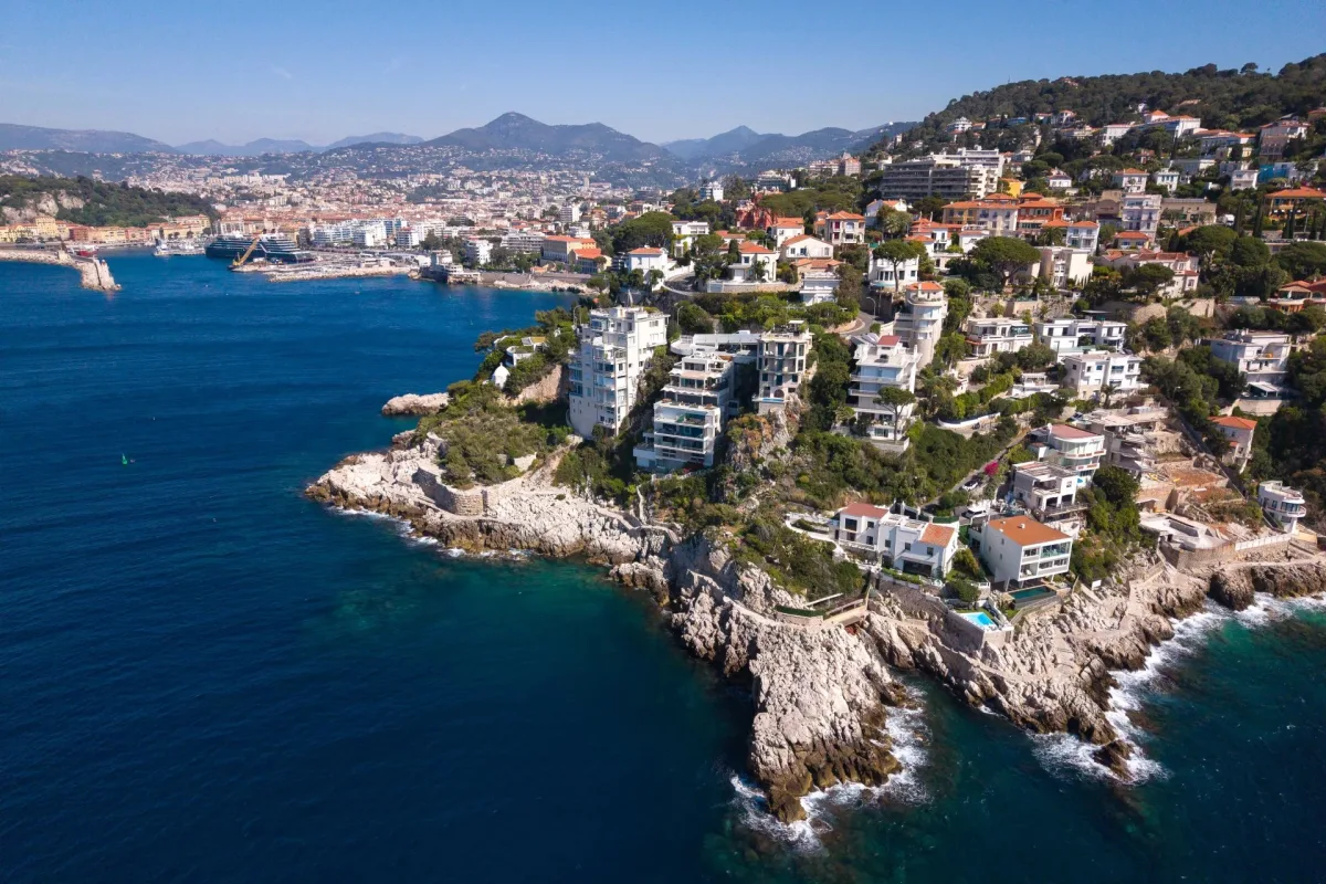 Waterfront Villa in Nice with Bay of Angels Views — 4