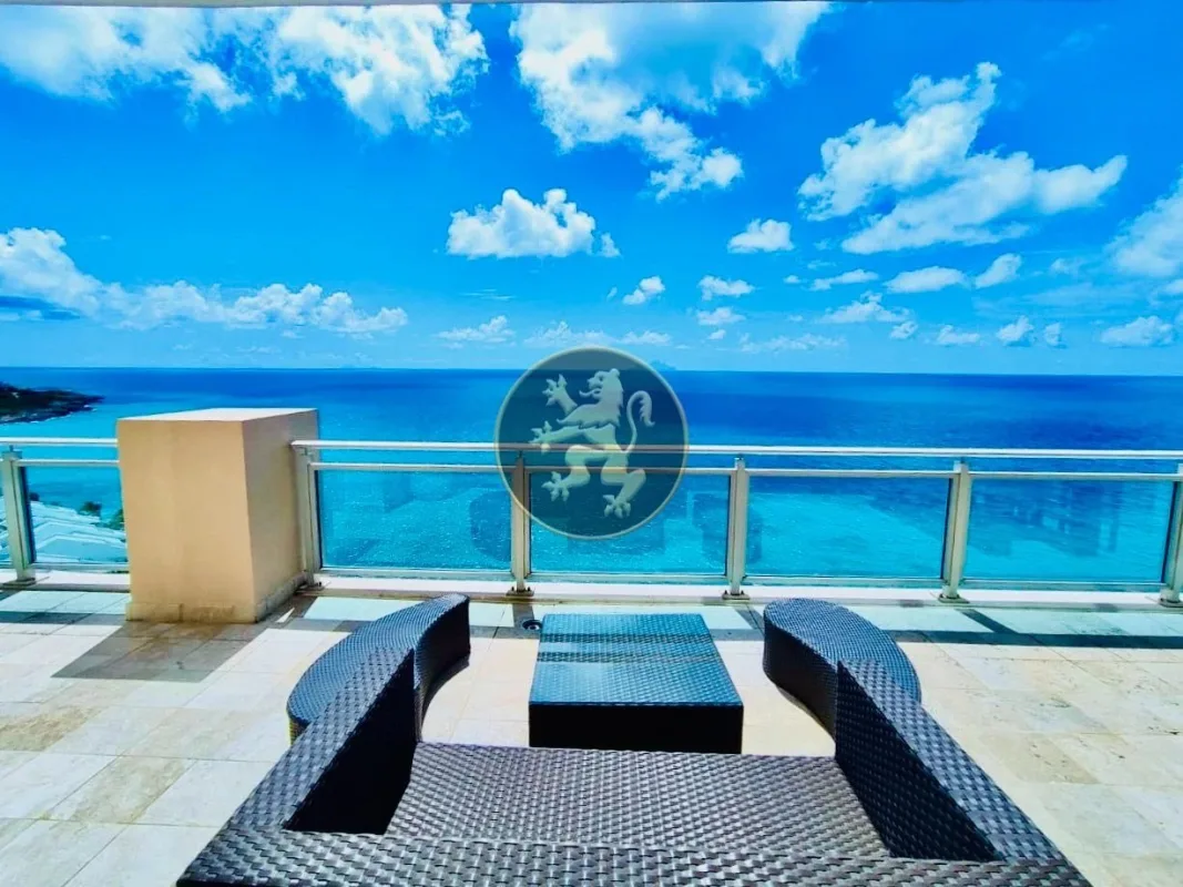 Prestigious Penthouse in Cupecoy with Panoramic Caribbean Views — 1