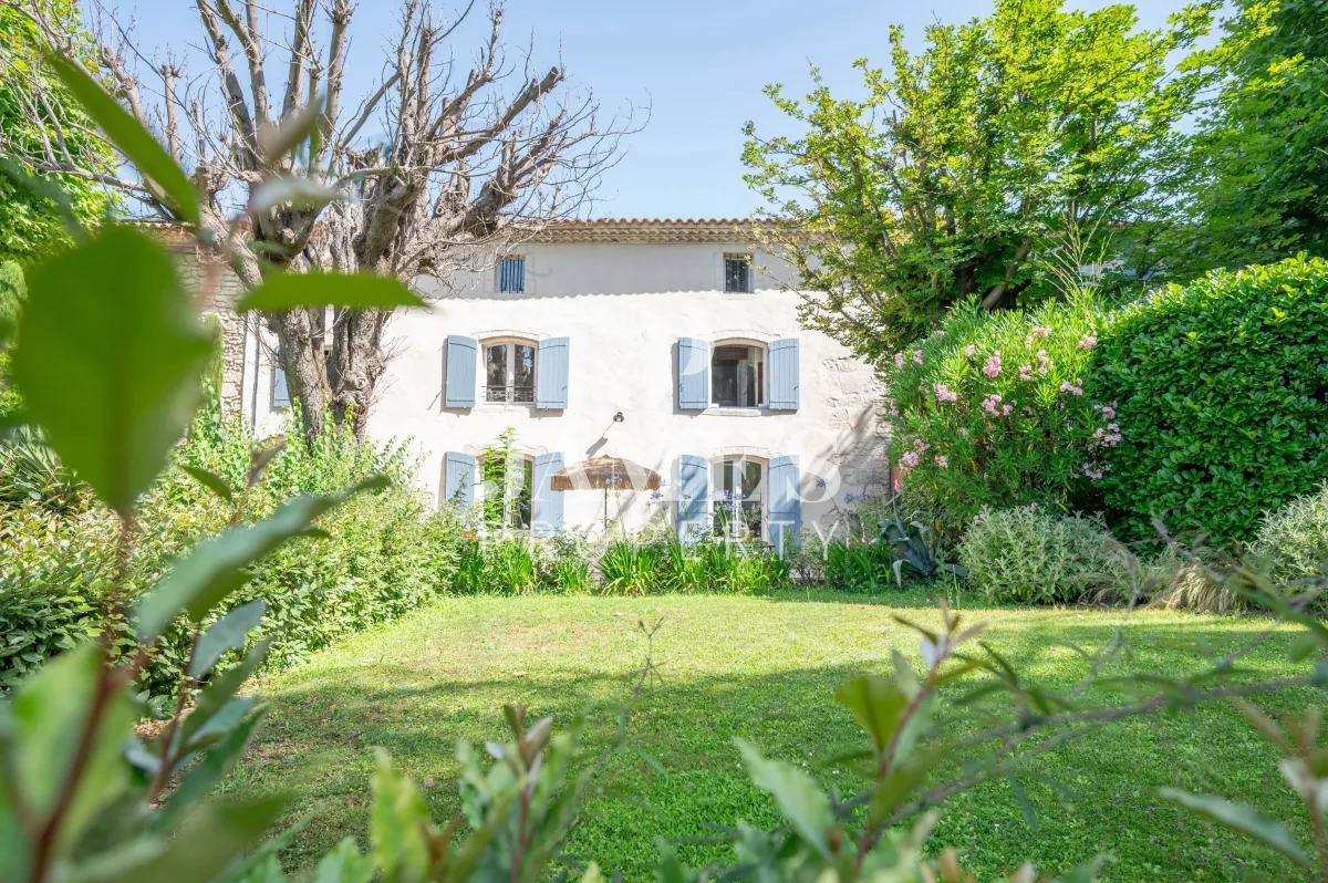 Luxury Provençal Property in Saint-Rémy-de-Provence — 3
