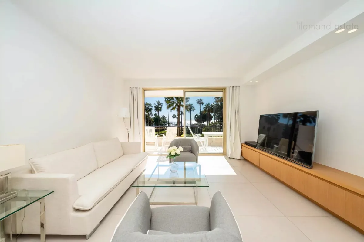 Luxury Apartment on Cannes Croisette with Sea Views — 4