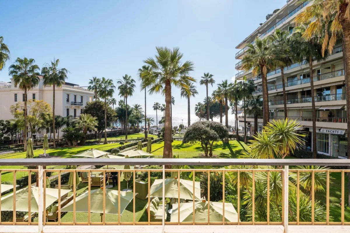 Luxury Apartment on Cannes Croisette with Sea Views — 5