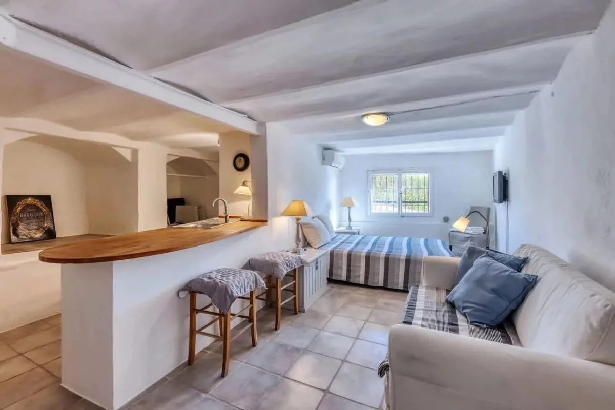Luxury Apartment with Panoramic Sea Views in Villefranche-sur-Mer — 2