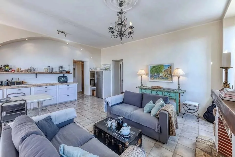 Luxury Apartment with Panoramic Sea Views in Villefranche-sur-Mer — 3