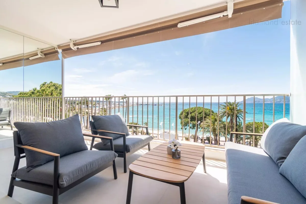 Renovated 2-Bedroom Apartment with Panoramic Sea Views on La Croisette — 1