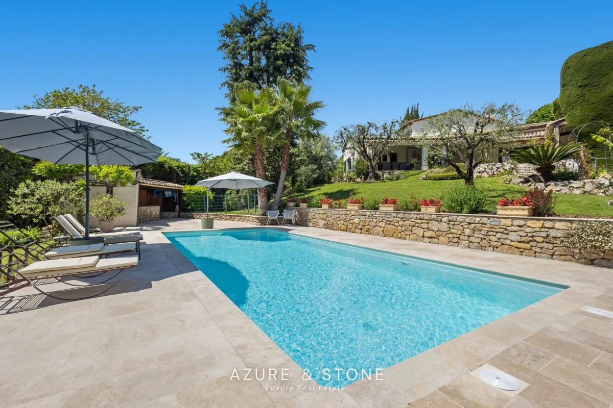 Exceptional Villa with Pool and Three Houses in Opio — 1