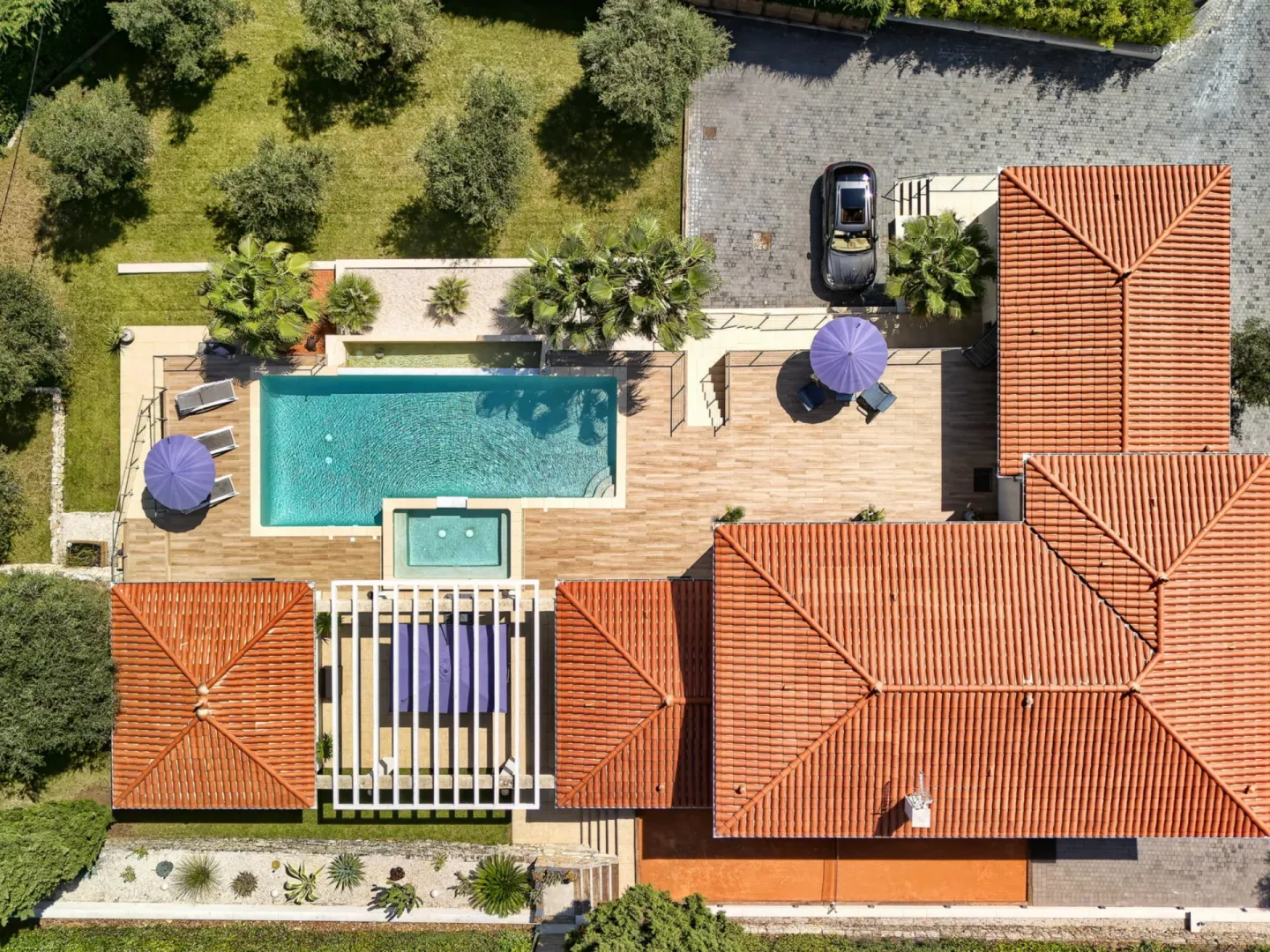 Luxury Property with Panoramic Views in Châteauneuf-Grasse — 3