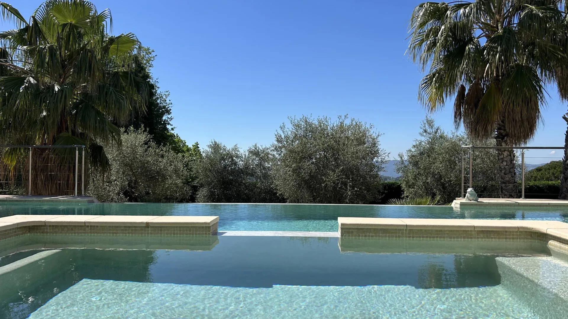 Luxury Property with Panoramic Views in Châteauneuf-Grasse — 4