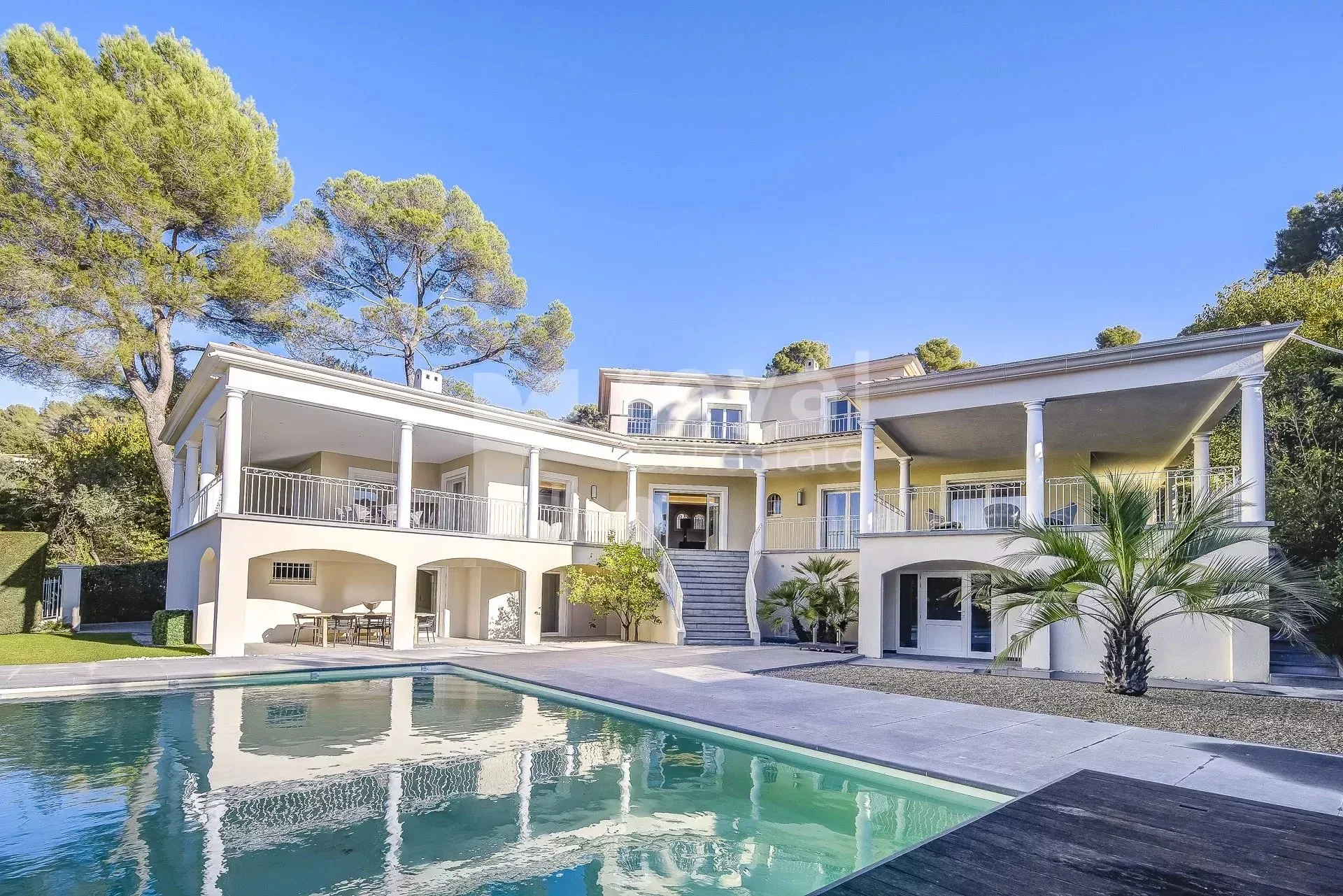 Luxury Villa in Mougins Golf with Pool & Private Garden — 1