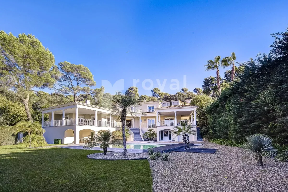 Luxury Villa in Mougins Golf with Pool & Private Garden — 3