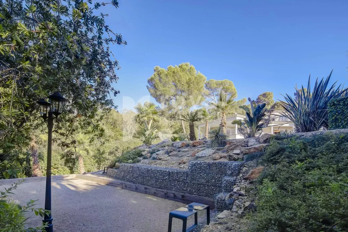 Luxury Villa in Mougins Golf with Pool & Private Garden — 5